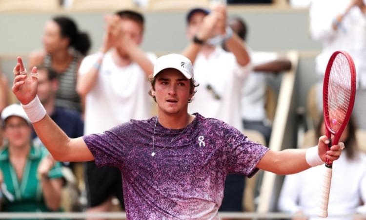 João Fonseca vence Casper Ruud e alcança quartas de final de Roland Garros pela 1ª vez