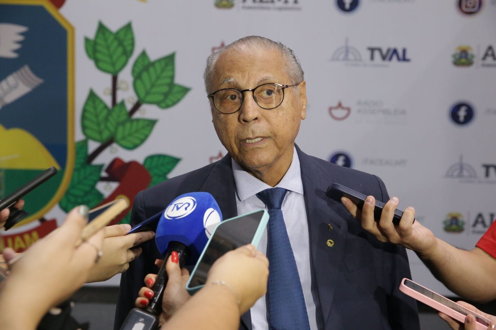 Júlio Campos acusa oposição de contratar “gato pingado” para vaiar Jayme em evento do agro