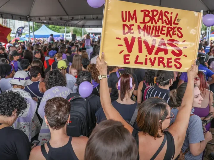 Órfãos de vítimas de feminicídio terão direito a pensão especial  do INSS