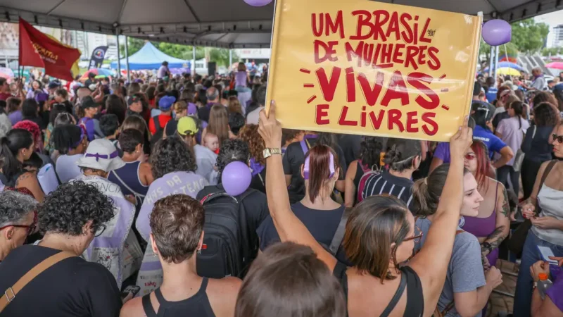 Órfãos de vítimas de feminicídio terão direito a pensão especial  do INSS