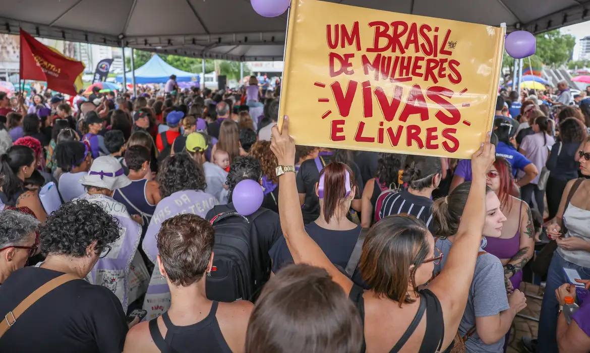 Órfãos de vítimas de feminicídio terão direito a pensão especial  do INSS