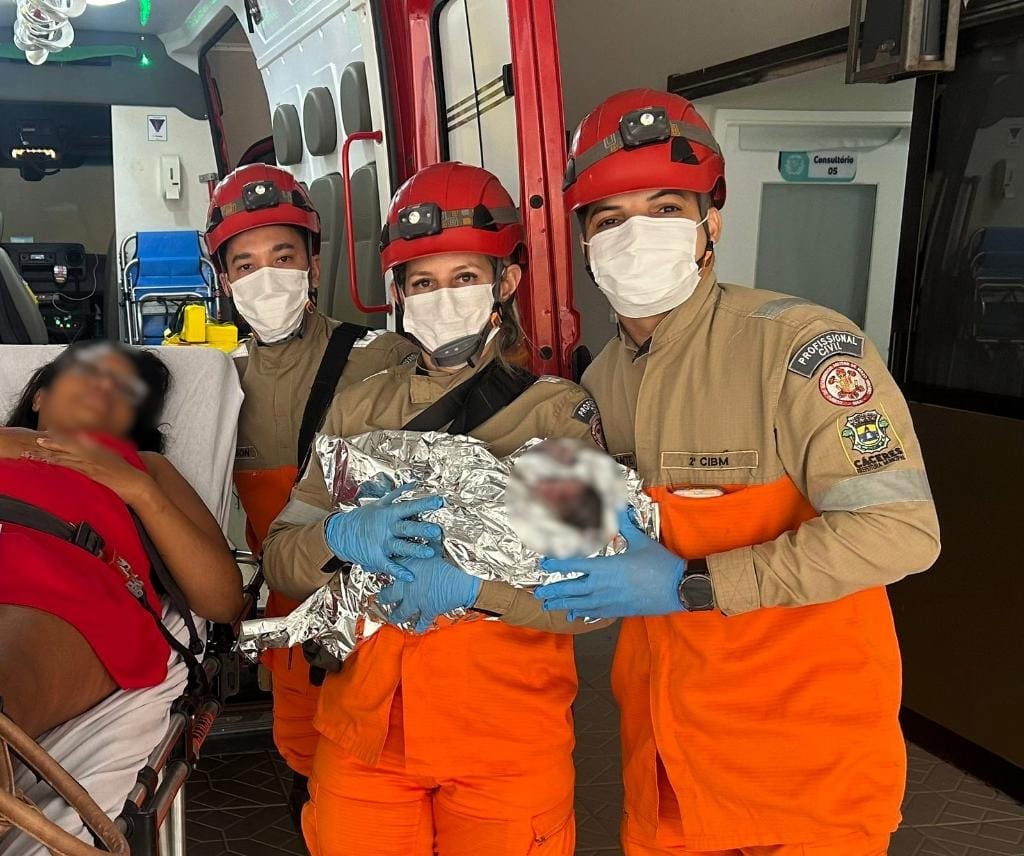 Corpo de Bombeiros socorre mãe e bebê após parto em casa