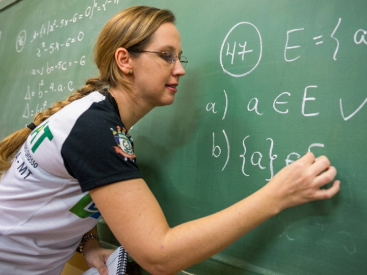 Unemat oferta seletivo unificado com 212 vagas para professores temporários