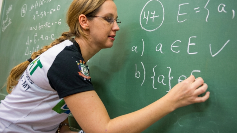 Unemat oferta seletivo unificado com 212 vagas para professores temporários