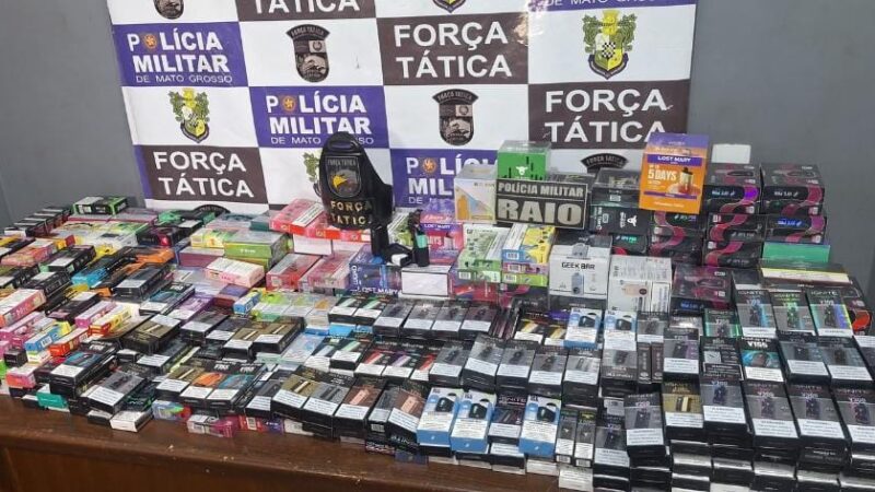 PM prende contrabandistas e confisca mais de 2 mil “vapes” avaliados em R$ 300 mil