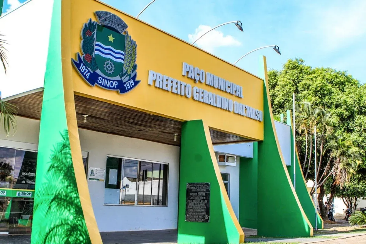 Vereador denuncia servidor de prefeitura por postar fotos de mulheres nuas em rede social