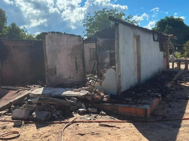 Homem tenta matar esposa com facão, explode casa e acaba preso em MT
