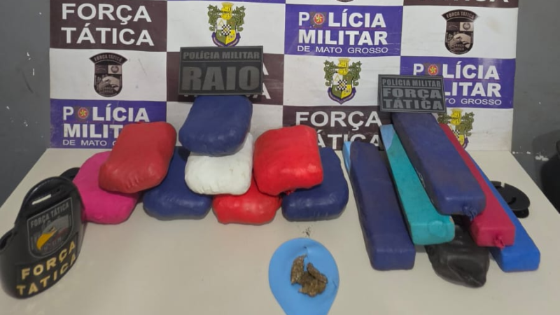 Passageira de aplicativo fica nervosa ao ver viaturas da PM e é presa com mala cheia de drogas
