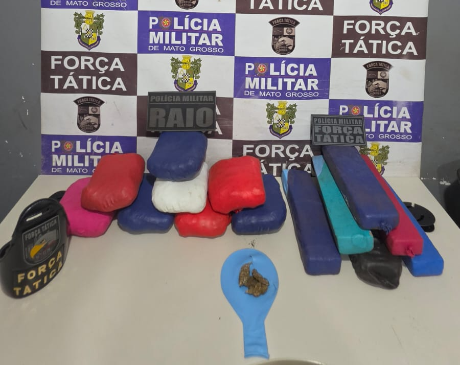 Passageira de aplicativo fica nervosa ao ver viaturas da PM e é presa com mala cheia de drogas