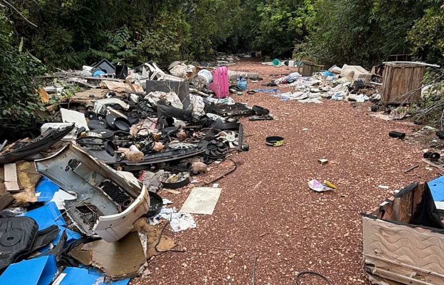 Empresa é autuada por descarte irregular próximo a parque em bairro nobre de Cuiabá