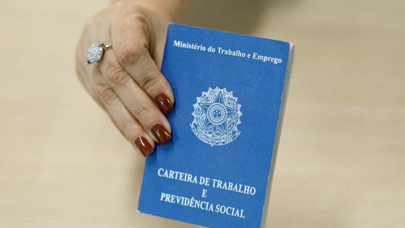 Sine oferece 100 oportunidades para auxiliar de cozinha e salários de até R$ 5 mil
