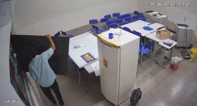 Polícia prende ladrão e recupera computadores levados de escola; vídeo
