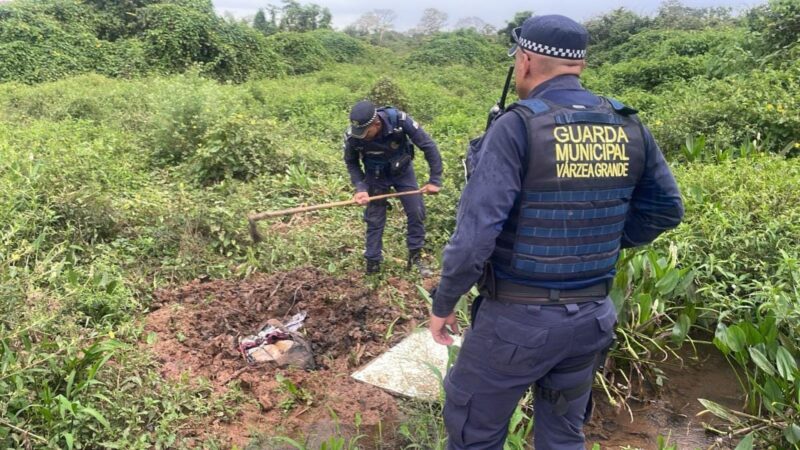 Corpo de homem é encontrado enterrado em área de mata após denúncia em Várzea Grande