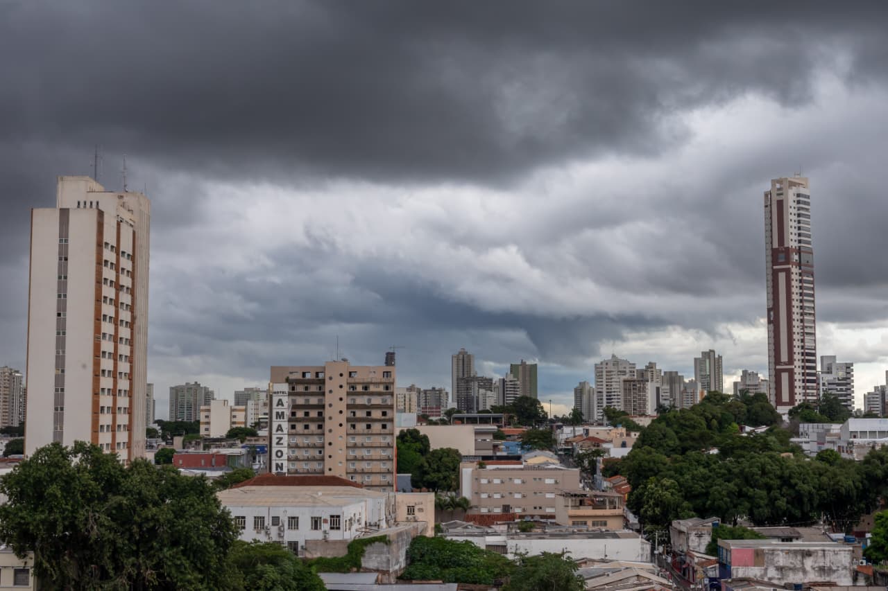 Massa de ar frio avança e deve derrubar temperatura para 14 graus nesta quarta-feira em Cuiabá