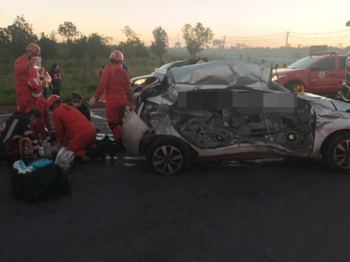 Vítimas de grave acidente entre carro e caminhão na Estrada da Guia são identificadas; nomes