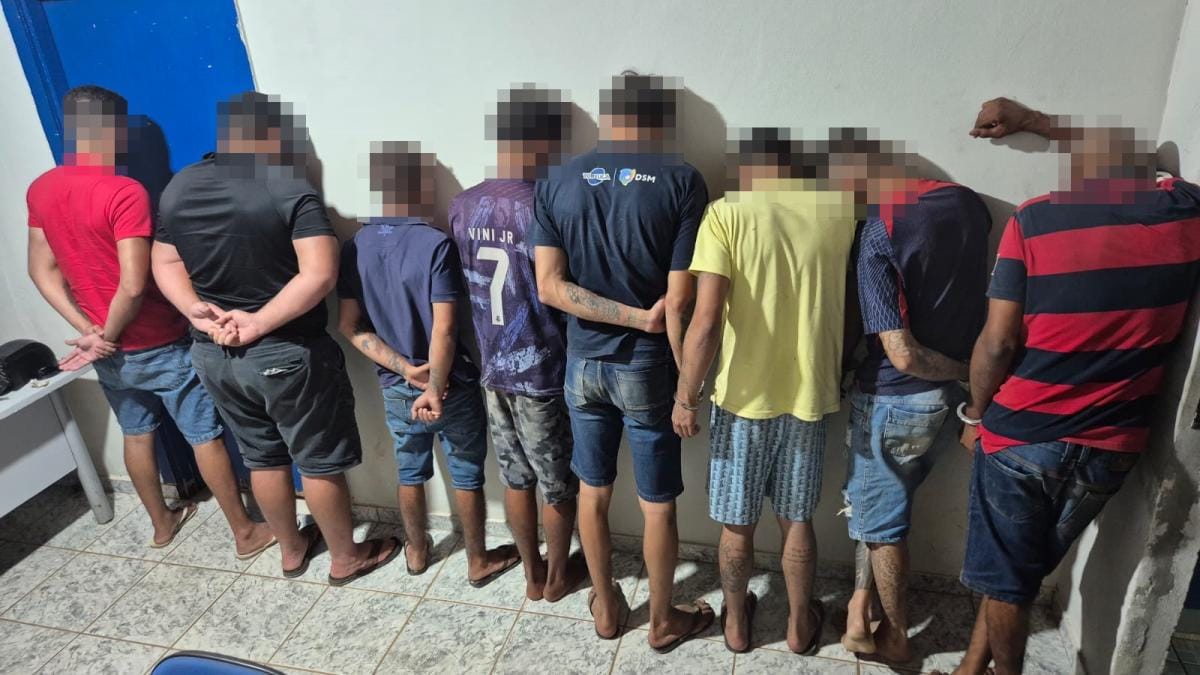 Oito integrantes de facção são presos por extorquir donos de restaurantes; polícia apura morte