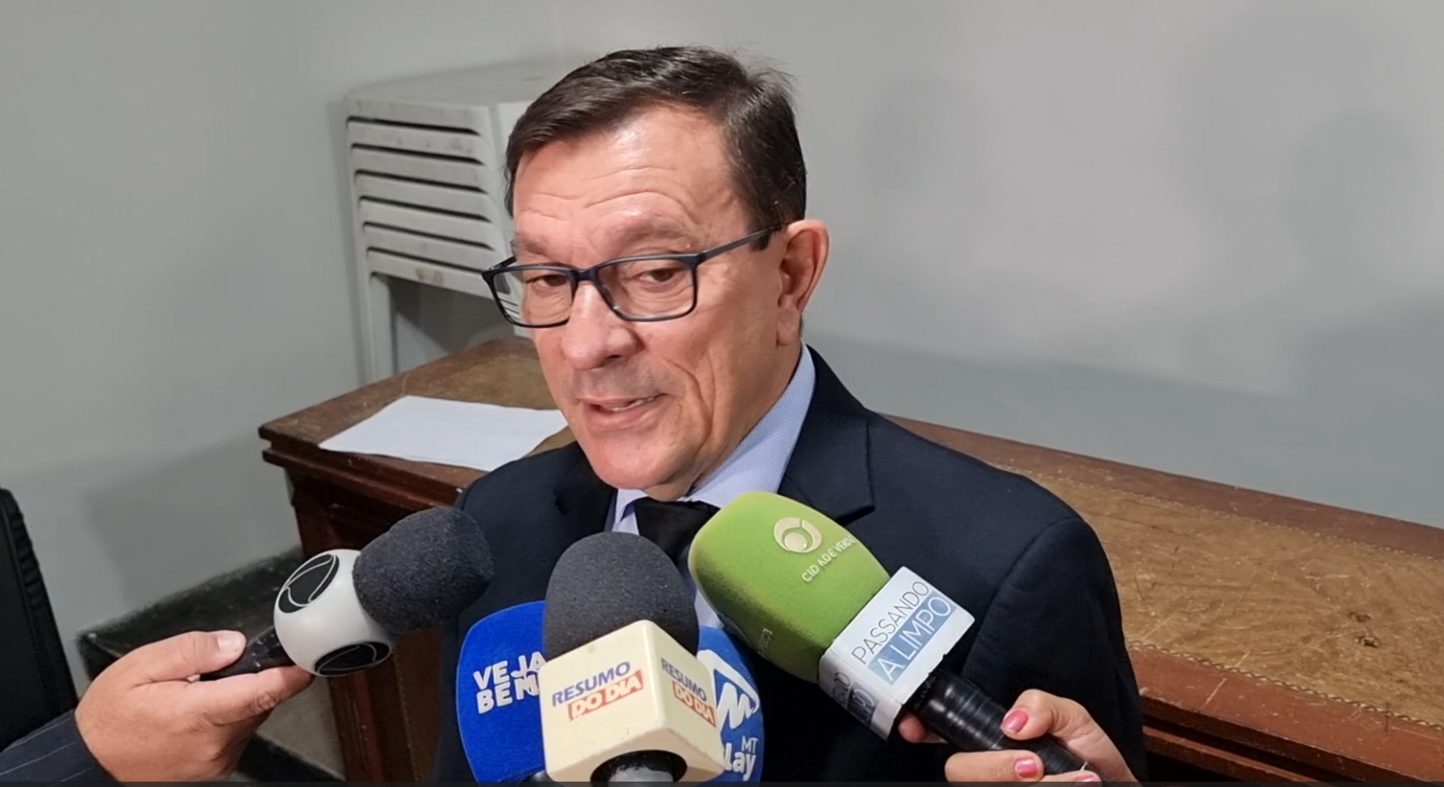 Demilson descarta disputar presidência e garante apoio à reeleição de Paula Calil