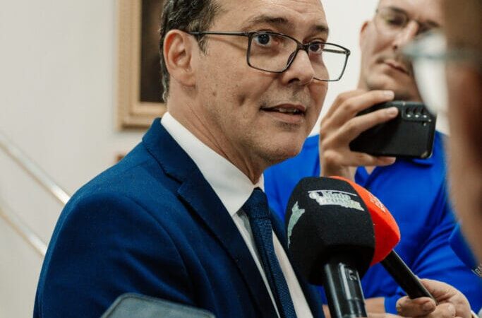 Lúdio diz que Flávio Bolsonaro deve “pedir perdão” durante a Marcha para Jesus, em Cuiabá