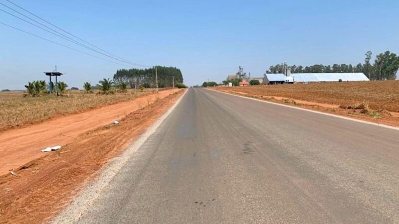 Sinfra assina ordem de serviço para retomada de obras para asfaltar 28 km de rodovias