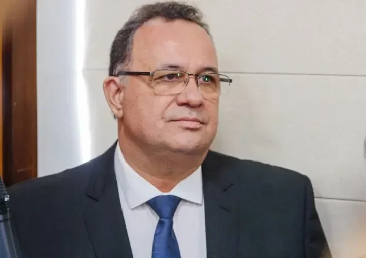Secretário de Fazenda segue fortalecido com Flávia Moretti