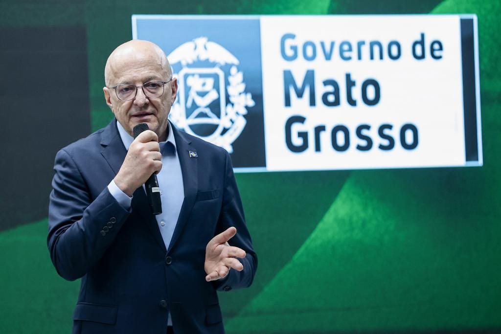 Governador assina ordens de serviço para continuidade de obras de dois CEIs em VG