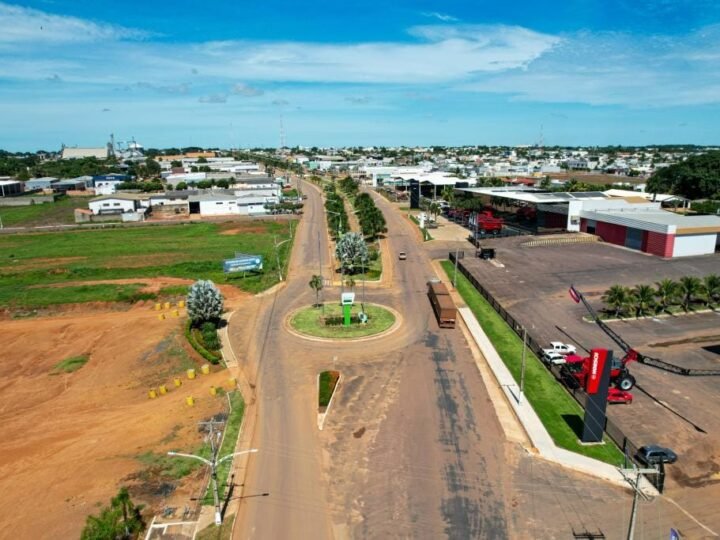 Mato Grosso investe R$ 343,7 milhões e asfalta 180 km de estradas em município