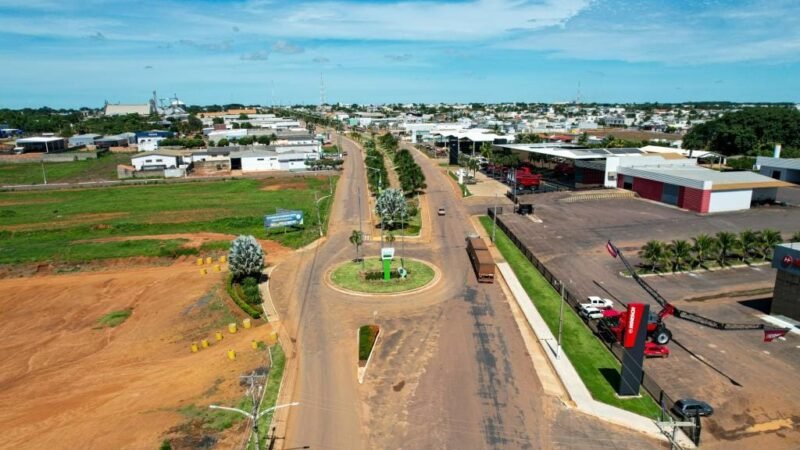 Mato Grosso investe R$ 343,7 milhões e asfalta 180 km de estradas em município