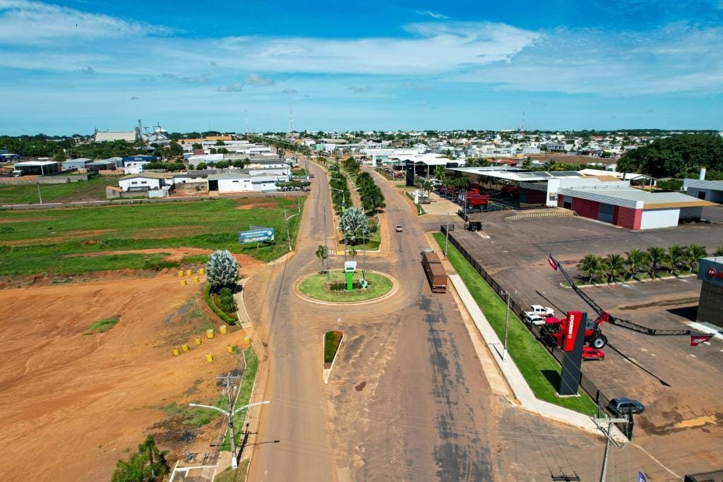 Mato Grosso investe R$ 343,7 milhões e asfalta 180 km de estradas em município