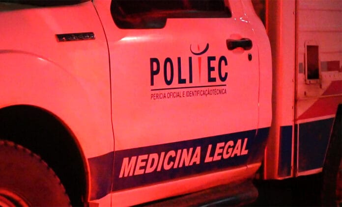 Homem é assassinado com vários tiros na frente de casa; filhos ouvem os tiros