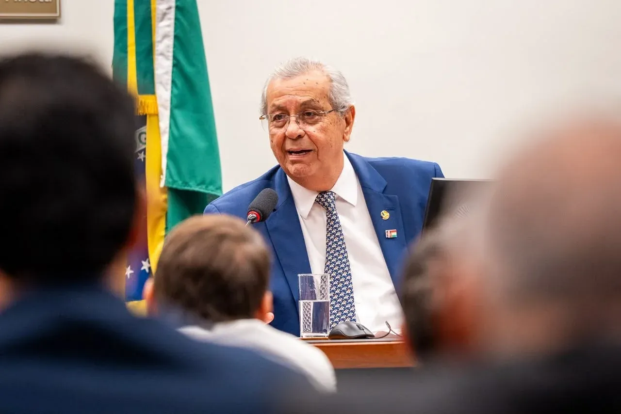 Jayme chama Pivetta de “171” por promessa de hospitais e 60 mil casas populares no estado