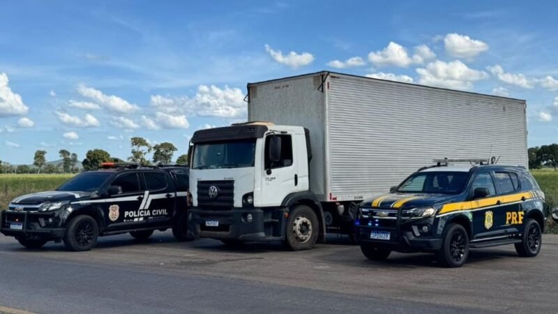 Polícia Civil e PRF apreendem caminhão carregado de alimentos pertencente a facção