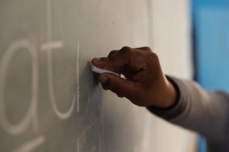 MP de MT investiga excesso de contratos temporários na Educação estadual e municipal