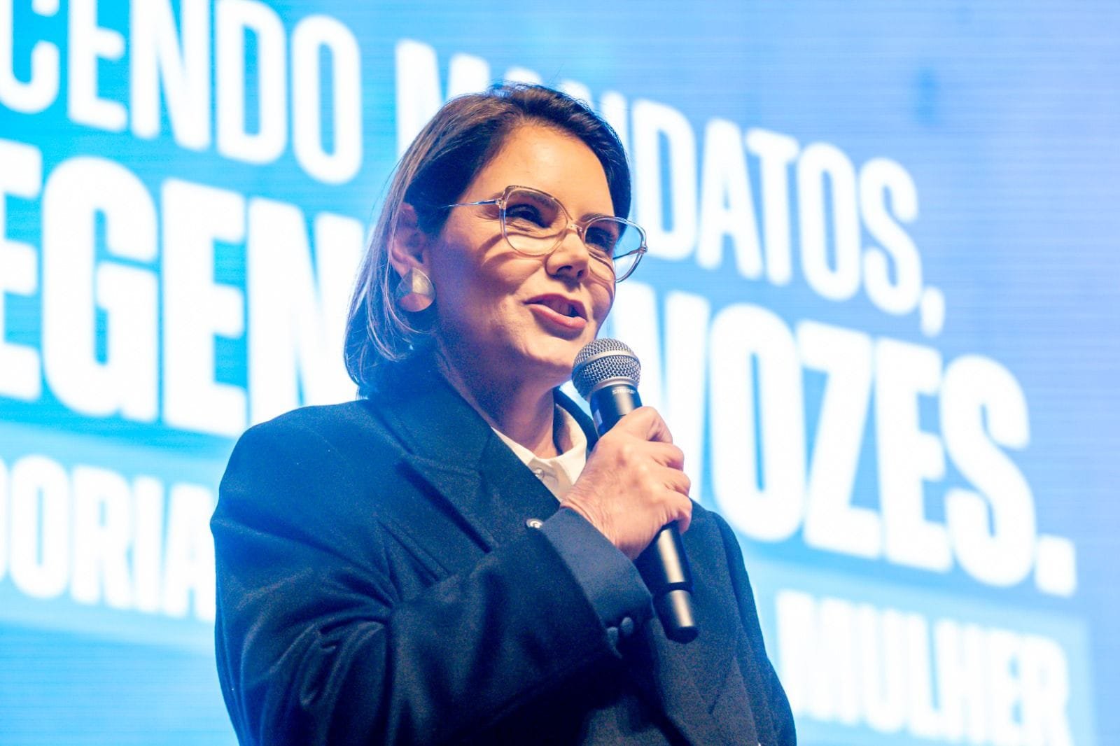 Seis deputados federais lideram pesquisa; 31 nomes citados