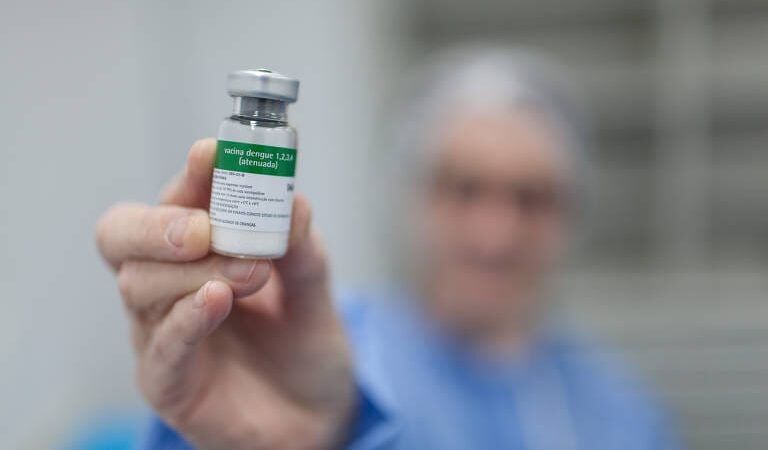 Estado suspende vacinação contra dengue após registro de mortes suspeitas no país