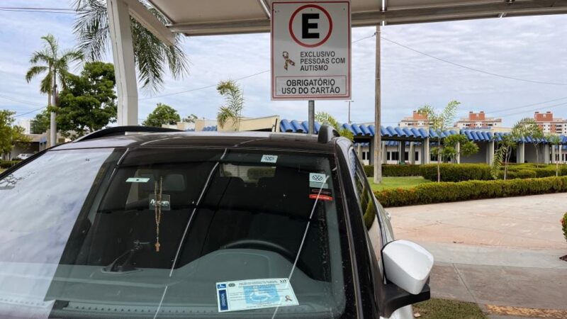 Detran emite mais de 3 mil credenciais de estacionamento para pessoas com autismo