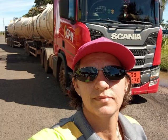 Saiba quem é a caminhoneira que morreu em acidente entre três carretas na BR-070