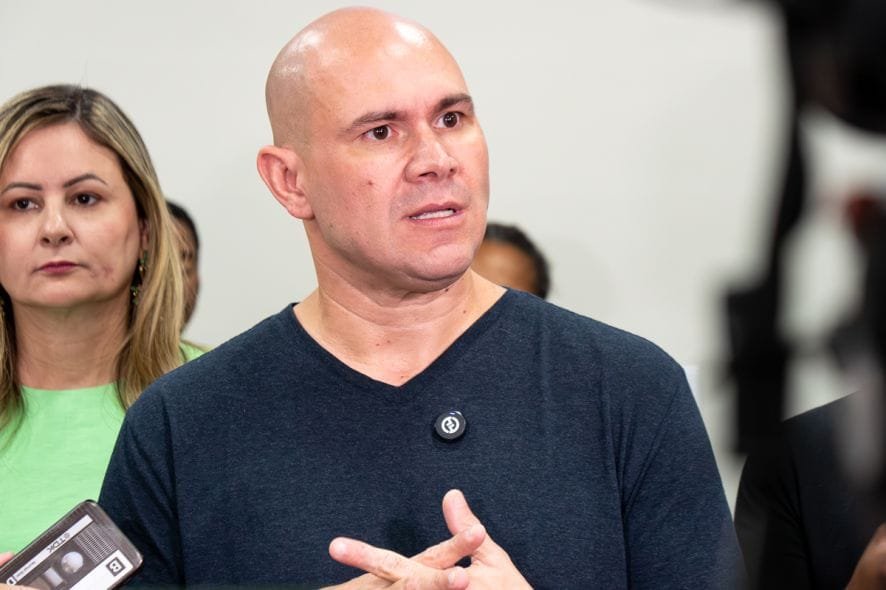 Abilio diz que cidadão comum não precisa temer classificação de PCC e CV como terroristas