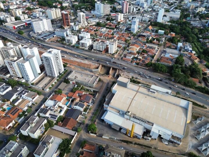 Obras de viaduto da AV. Miguel Sutil avançam para etapa de lançamento de vigas