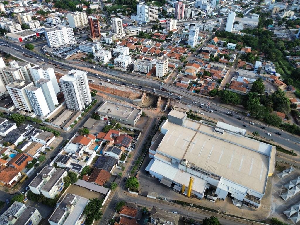 Obras de viaduto da AV. Miguel Sutil avançam para etapa de lançamento de vigas