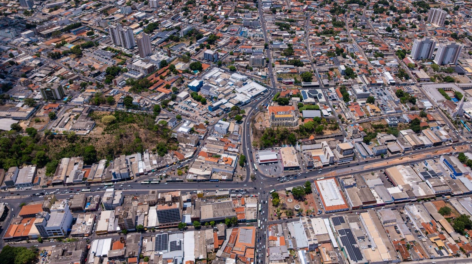 Feriado terá interdições para avanço de obras e realização de procissões católicas