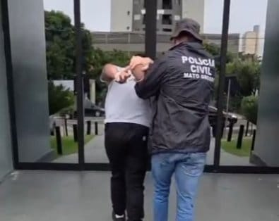 Funcionário de loja é preso por invadir celular de cliente e exigir sexo para não vazar vídeos