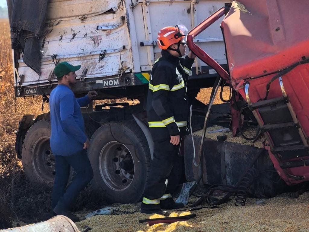 Motorista morre em acidente envolvendo duas carretas em rodovia estadual de MT