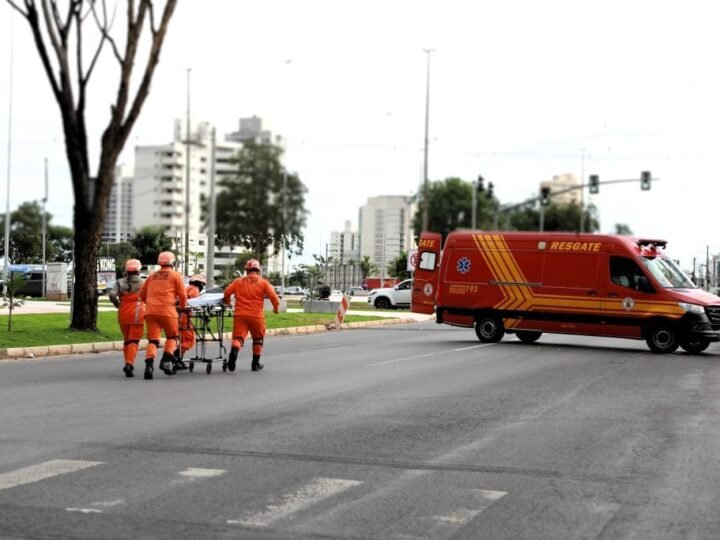 Corpo de Bombeiros socorre mulher que se engasgou ao comer salgado no trabalho