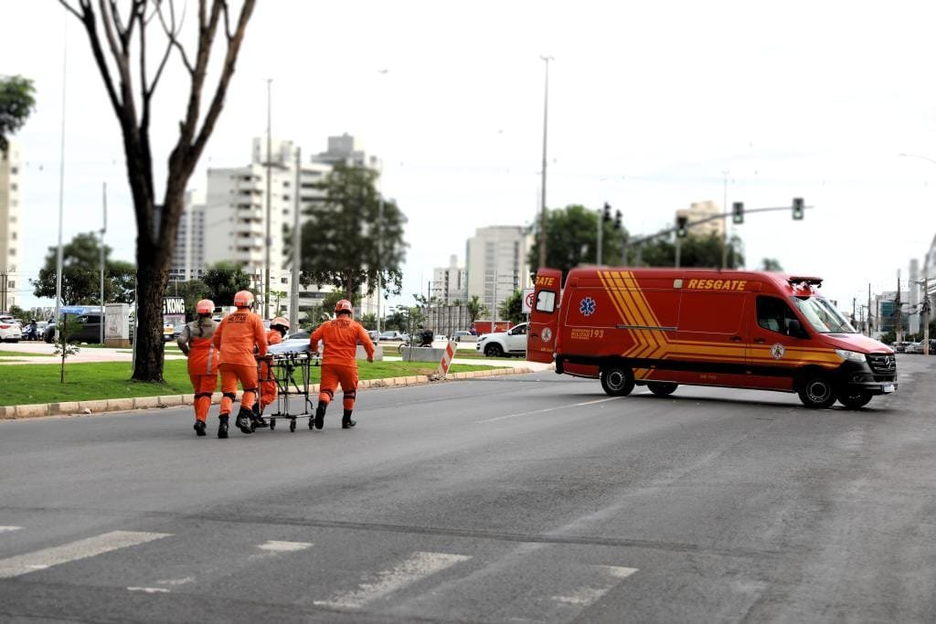 Corpo de Bombeiros socorre mulher que se engasgou ao comer salgado no trabalho