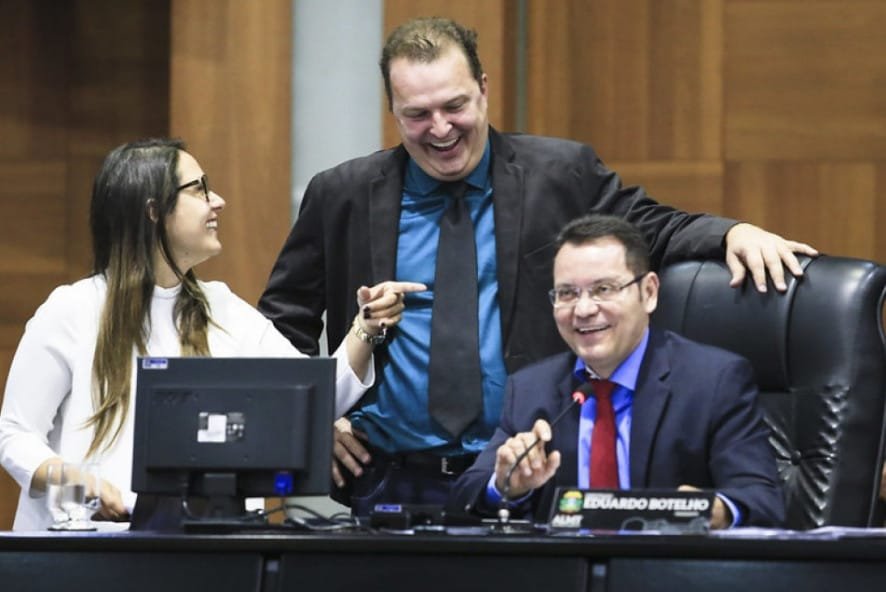 Botelho reage à derrota de Jayme, ativa “plano B” e cogita Janaina Riva ou Max Russi ao Governo