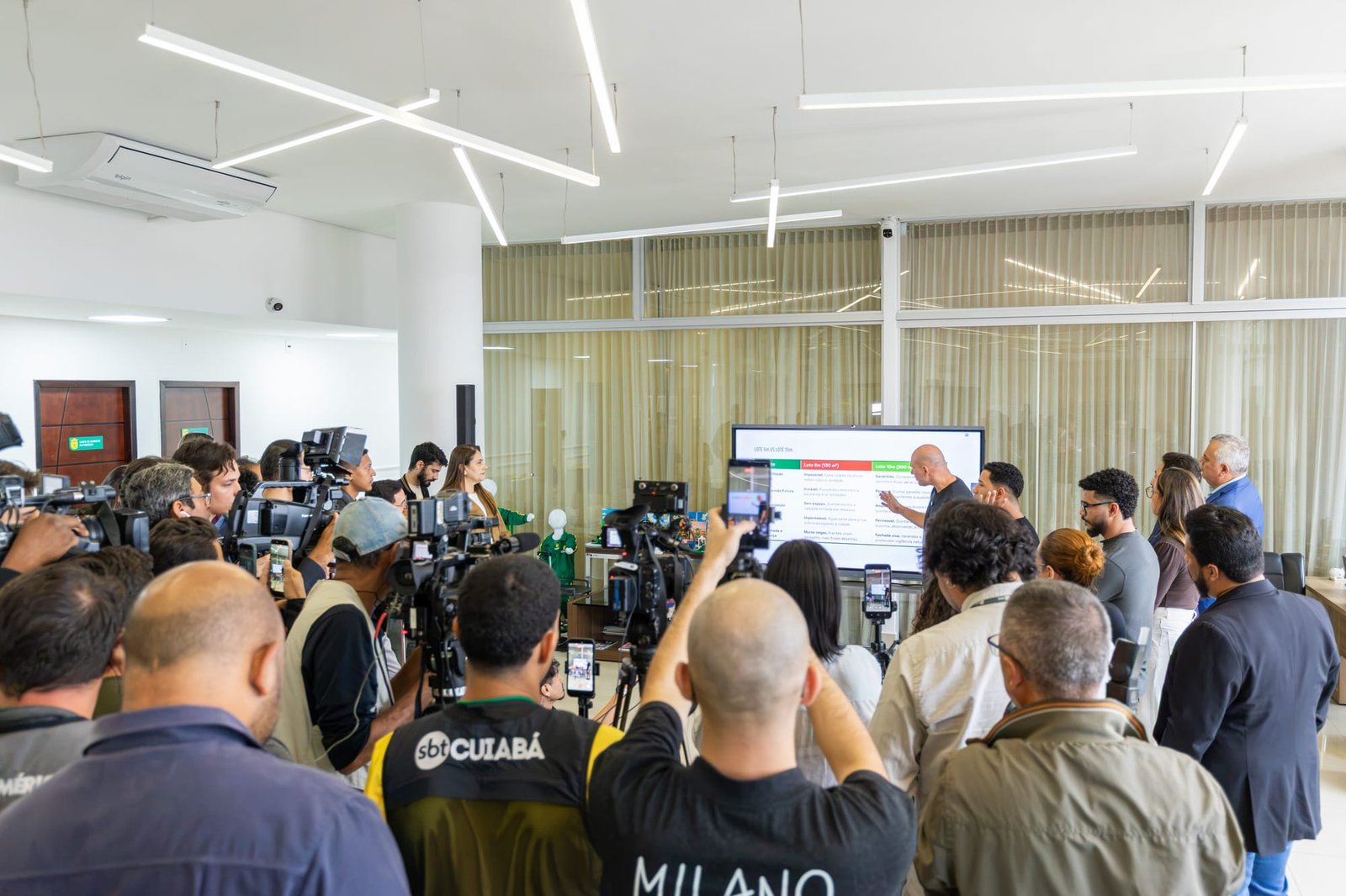 Abilio afirma que aliados do governo federal defendem “moradia precária”