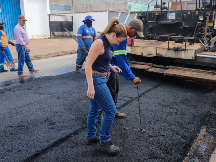 Com duas frentes de trabalho, Várzea Grande amplia recuperação do asfalto
