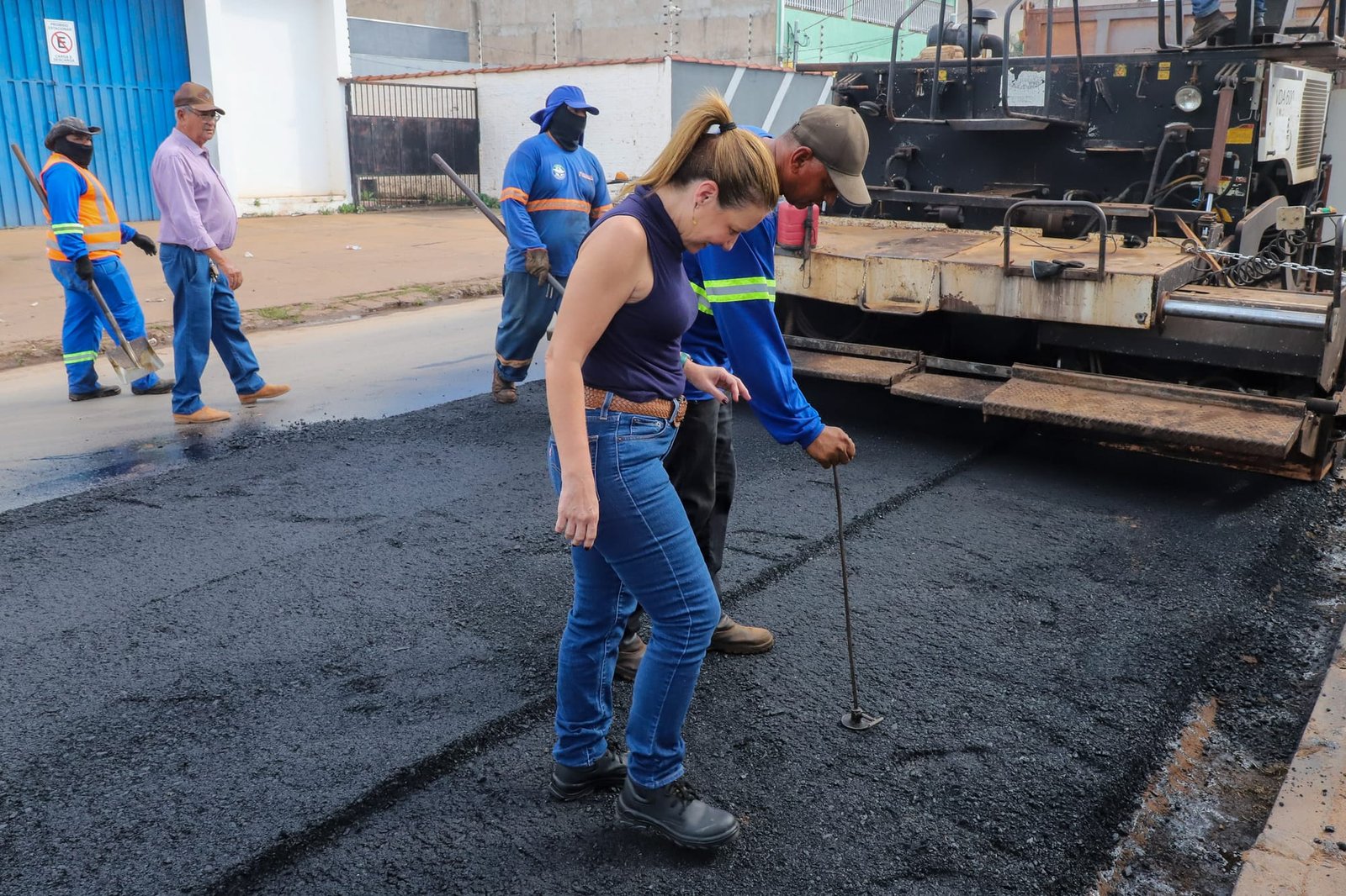 Com duas frentes de trabalho, Várzea Grande amplia recuperação do asfalto