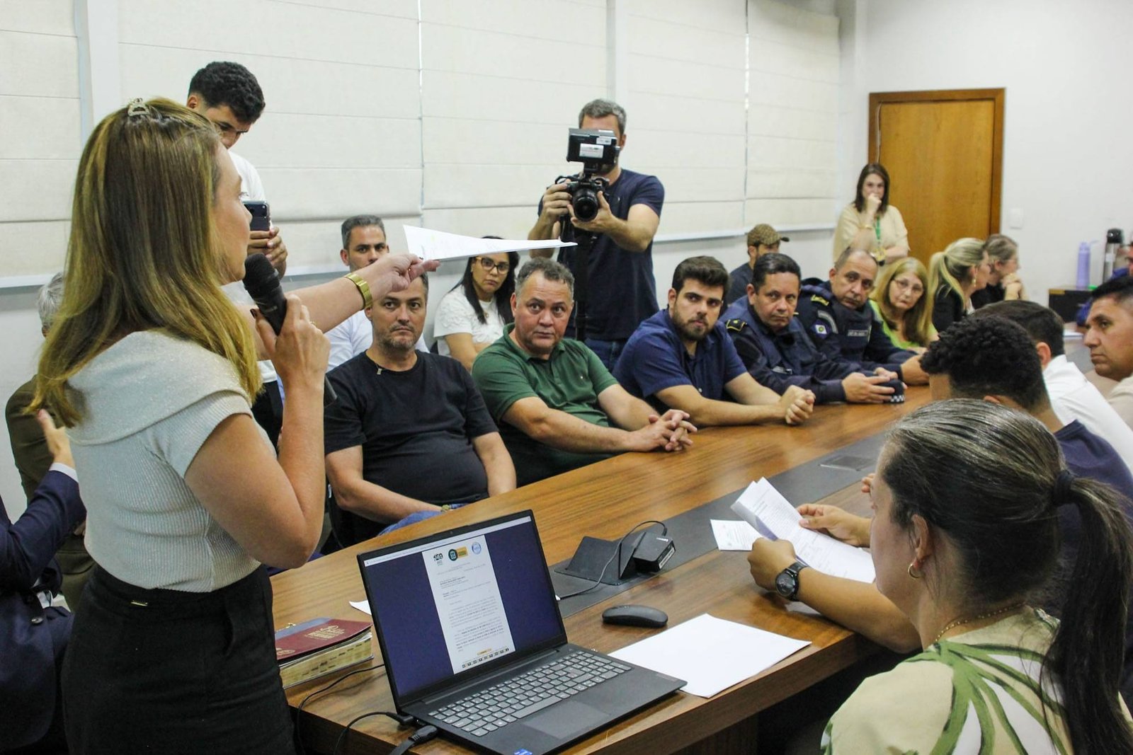Prefeita culpa antigas gestões e perseguição do presidente da Câmara por caos financeiro