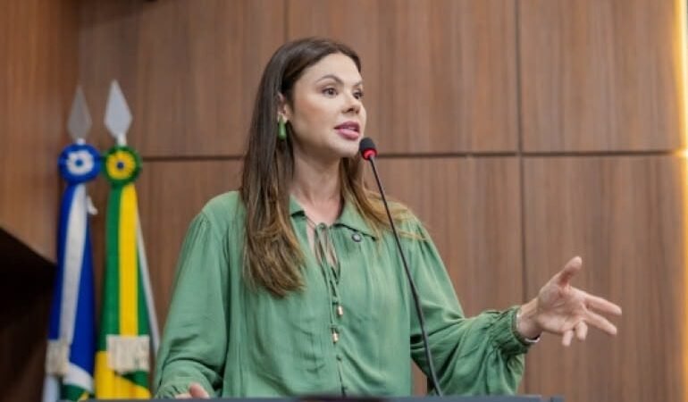 Na tribuna, Michelly Alencar exalta gestão de Jefferson Neves: “Sai pela porta da frente”